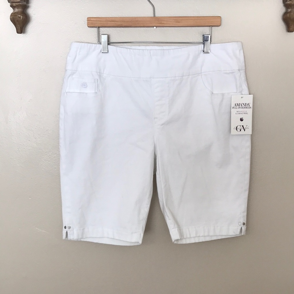 NEW Gloria Vanderbilt Pull On Bermuda Short. 16P